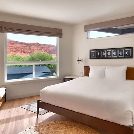 Gravity Haus Moab Hotel Exterior photo